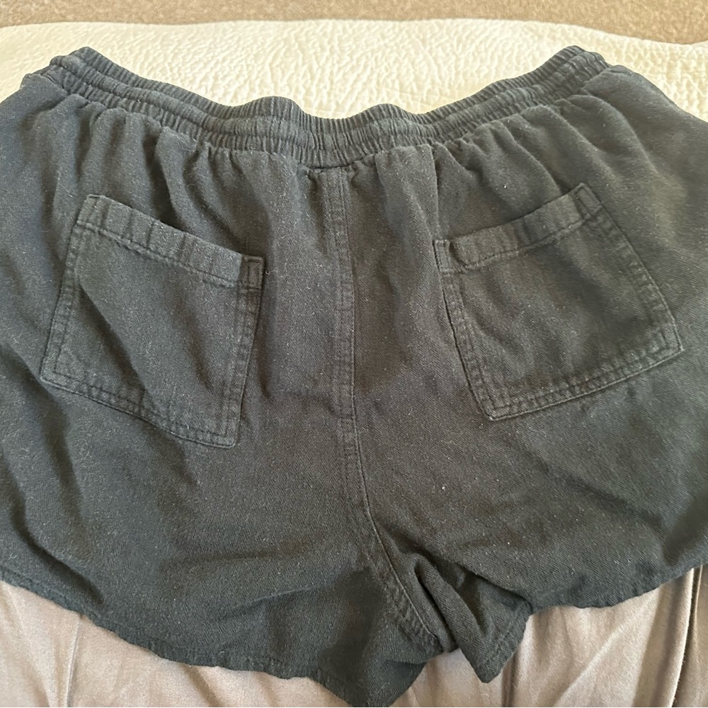 Universal Thread Shorts - Picture 2 of 4